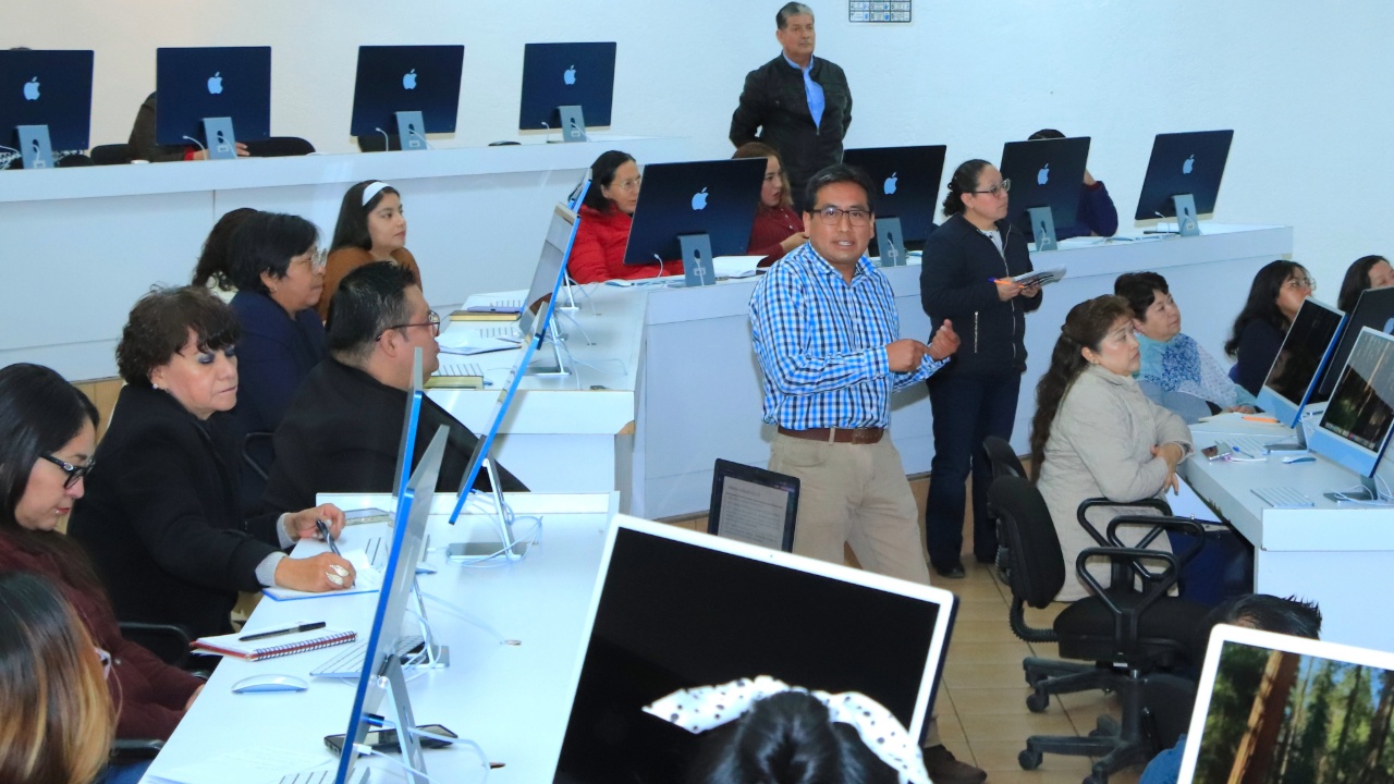 Actualiza la UATx a su personal administrativo en el uso de la IA como herramienta para mejorar sus procesos administrativos