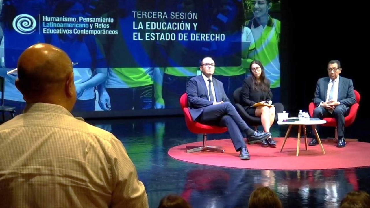 Presenta Rector de la UATx atributos del modelo universitario en Seminario de Filosofía de la Educación del ILCE