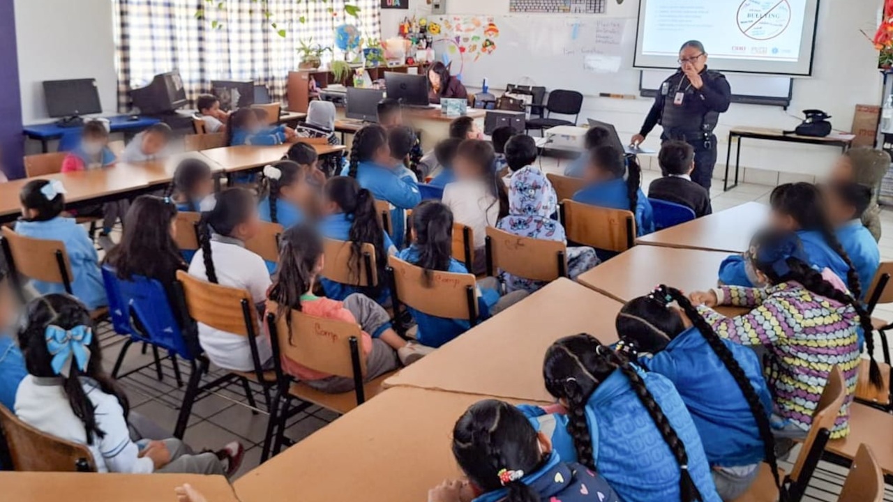 Policía de la capital fortalece la confianza con plática de prevención en primaria “Héroes de Chapultepec” de Ocotlán