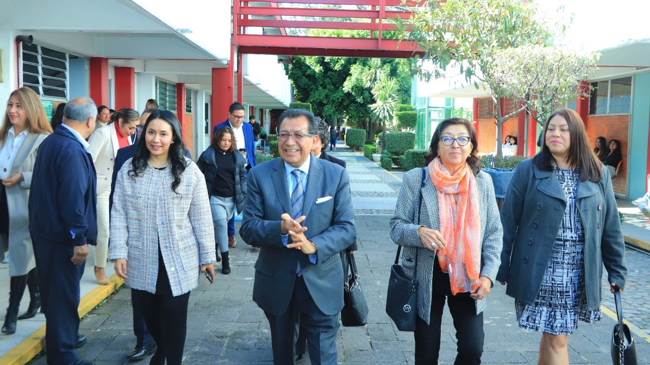 Rector realza la trascendente labor de la Facultad de Odontología a lo largo de 50 años de actividad