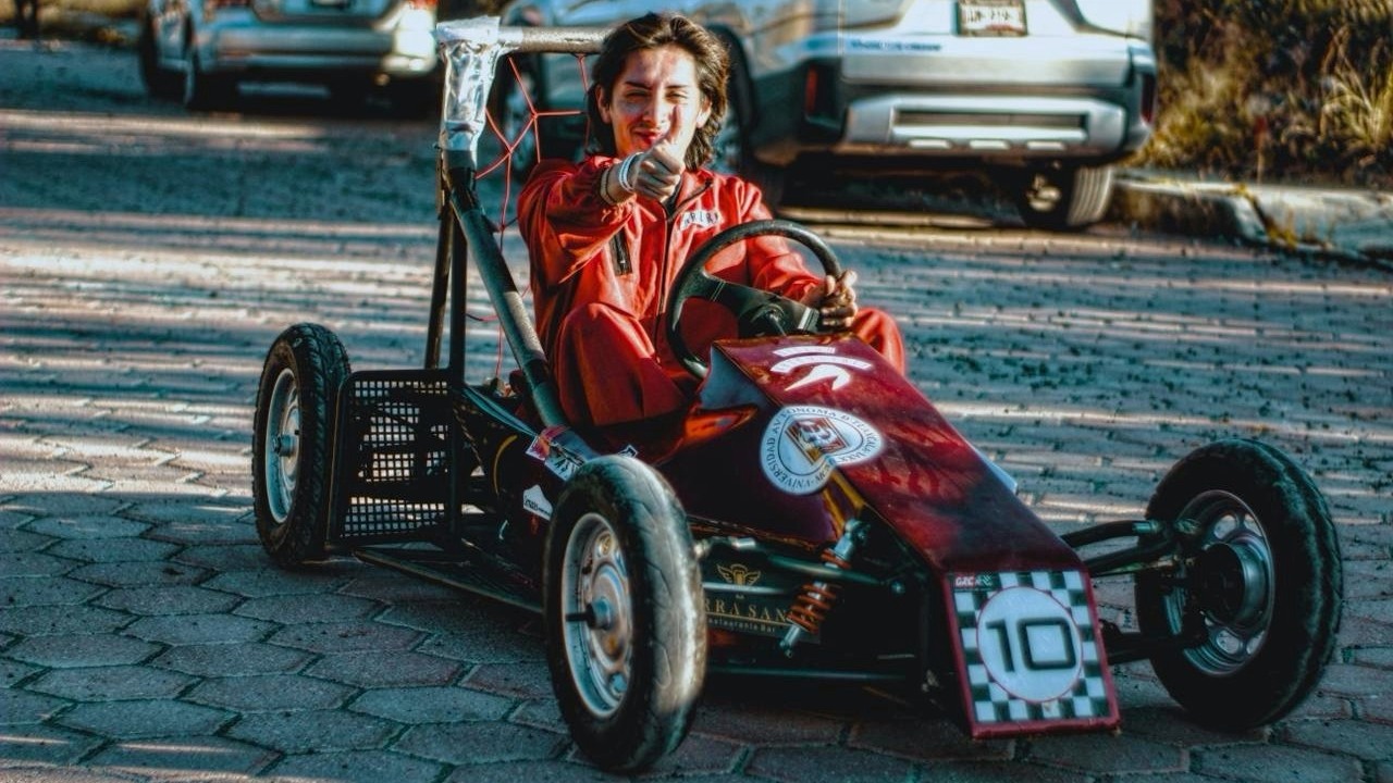 Estudiantes de Diseño Automotriz UATx ganan tercer lugar en el 𝐆𝐫𝐚𝐯𝐢𝐭𝐲 𝐑𝐚𝐜𝐞 𝐂𝐚𝐫 𝟐𝟎𝟐𝟓 “𝐋𝐚 𝐌𝐚𝐥𝐢𝐧𝐜𝐡𝐞”