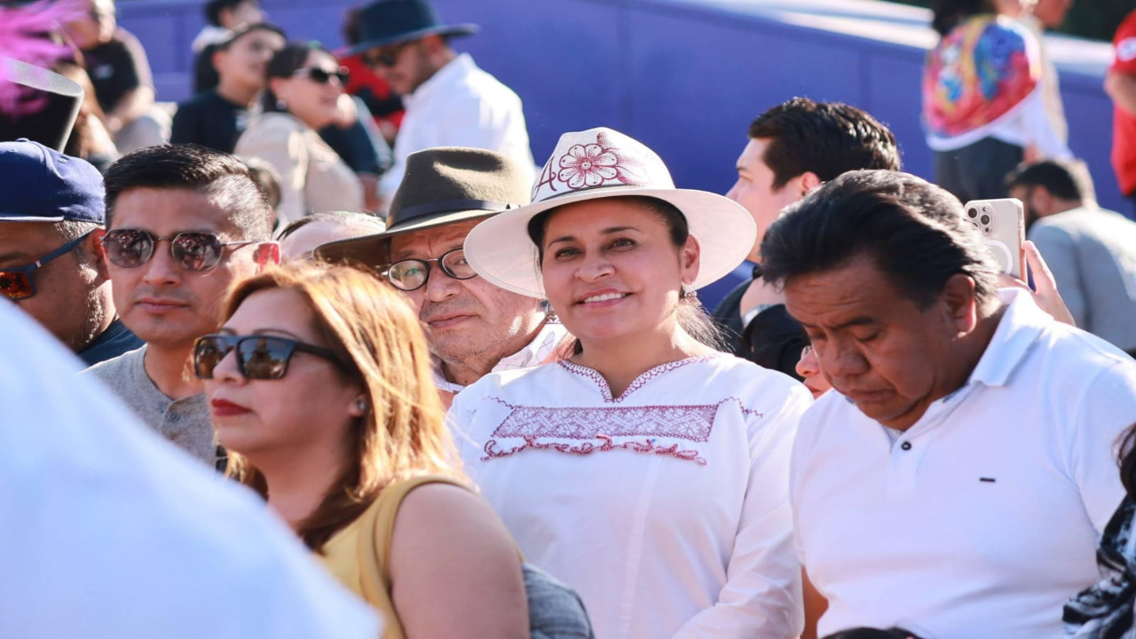 Visita Ana Lilia Rivera la feria Tlaxcala 2025