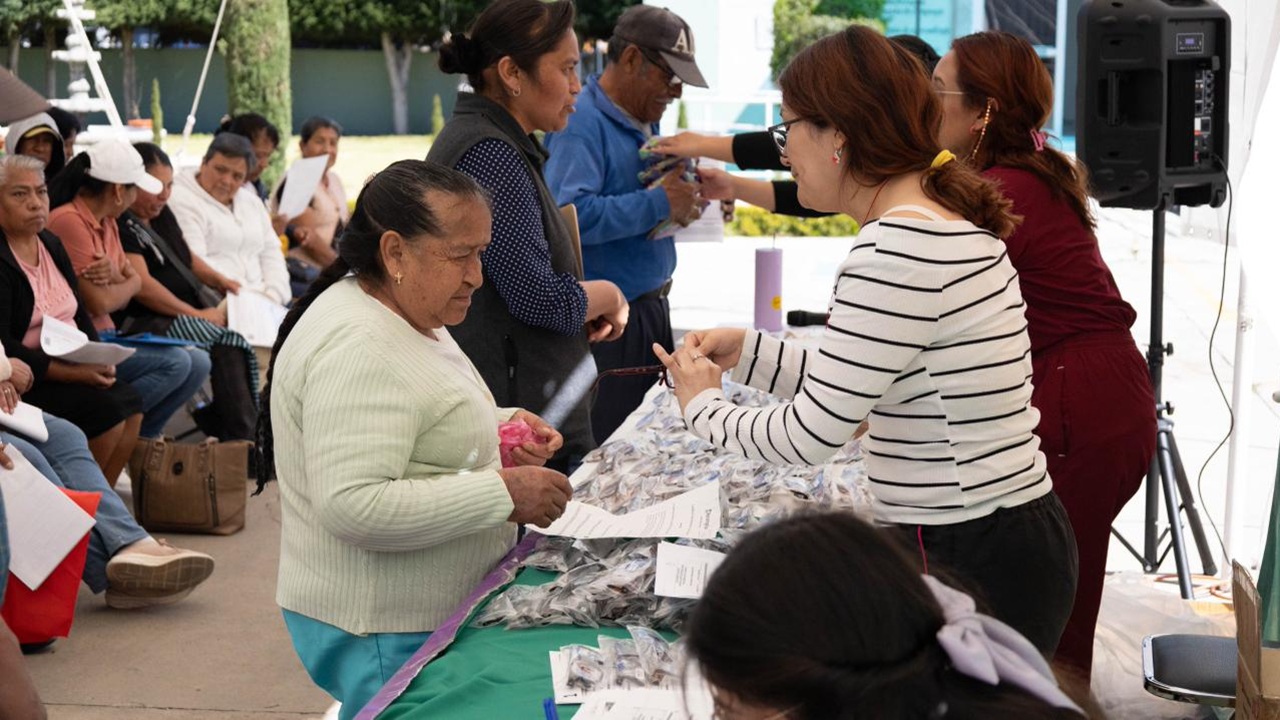 Entrega Gratuita de Lentes Graduados Fortalece la Salud de las Familias Huamantlecas