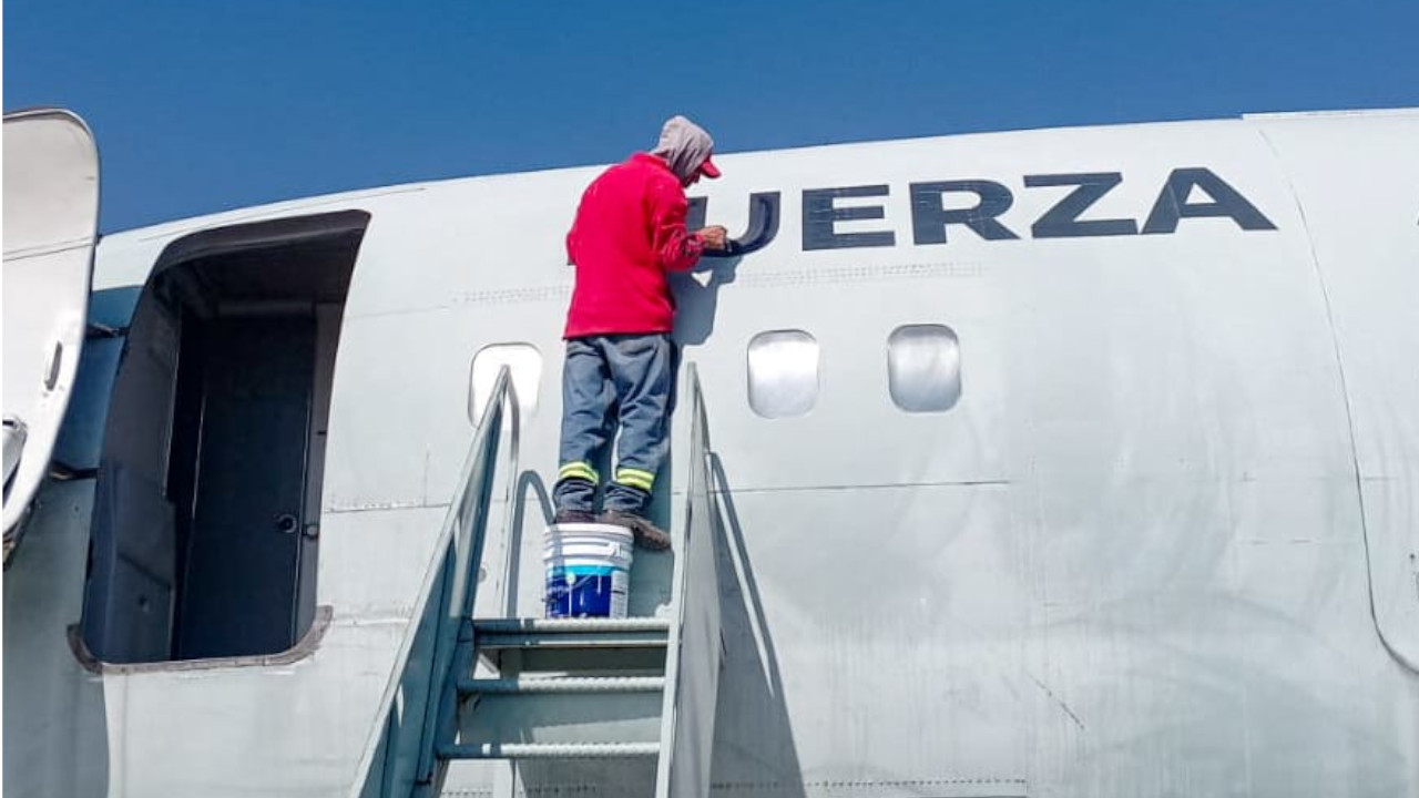 Ayuntamiento de Tlaxcala rescata emblemático avión para proyectar el parque temático de Tizatlán al turismo