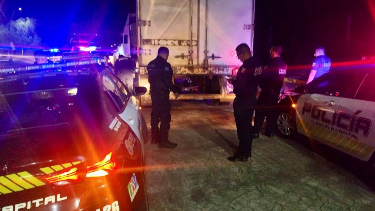 Elementos de la policía municipal de Tlaxcala aseguraron un tractocamión con reporte de robo