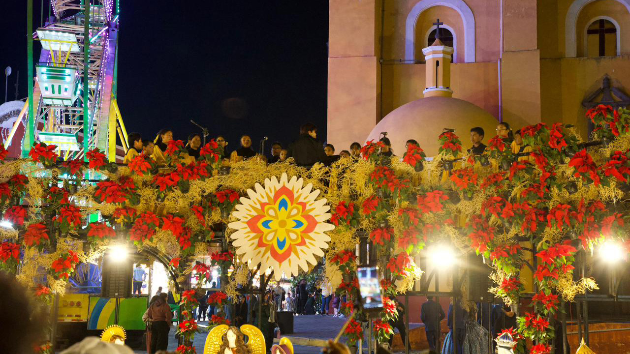 Chava Santos inaugura la aldea mágica 2025 en una noche llena de alegría y música