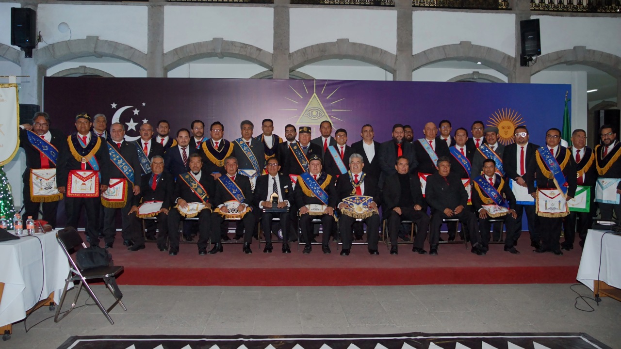 Rector de la UATx recibe el Galardón al Ciudadano Ejemplar