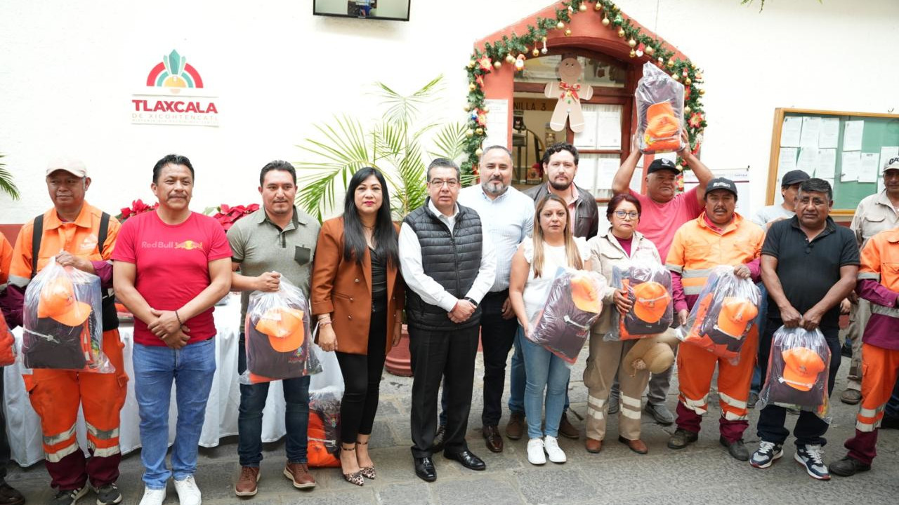 El gobierno de Alfonso Sánchez García dignifica la labor del personal de Servicios Públicos con uniformes nuevos.