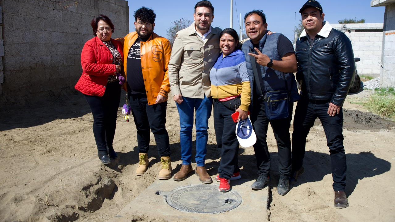 Vecinos del Barrio de San Antonio reconocen el apoyo del presidente Salvador Santos Cedillo en la construcción de la Red de Drenaje de la Comunidad