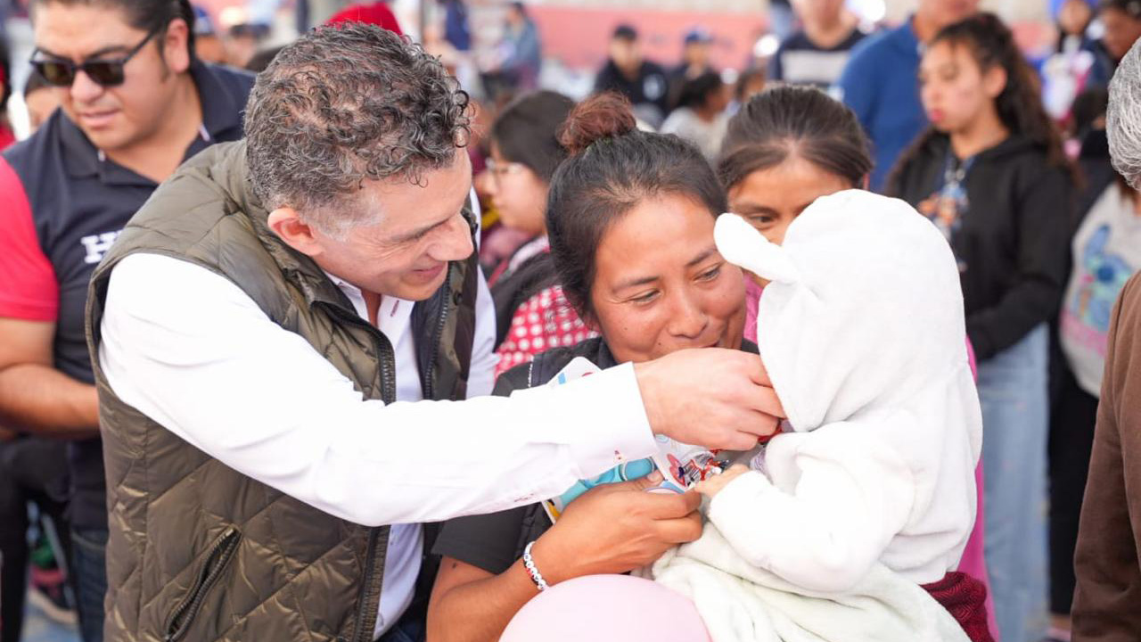 “Siempre hay que tener corazón de niño”, afirma Alfonso Sánchez García al llevar la magia del día de reyes a comunidades de Tlaxcala