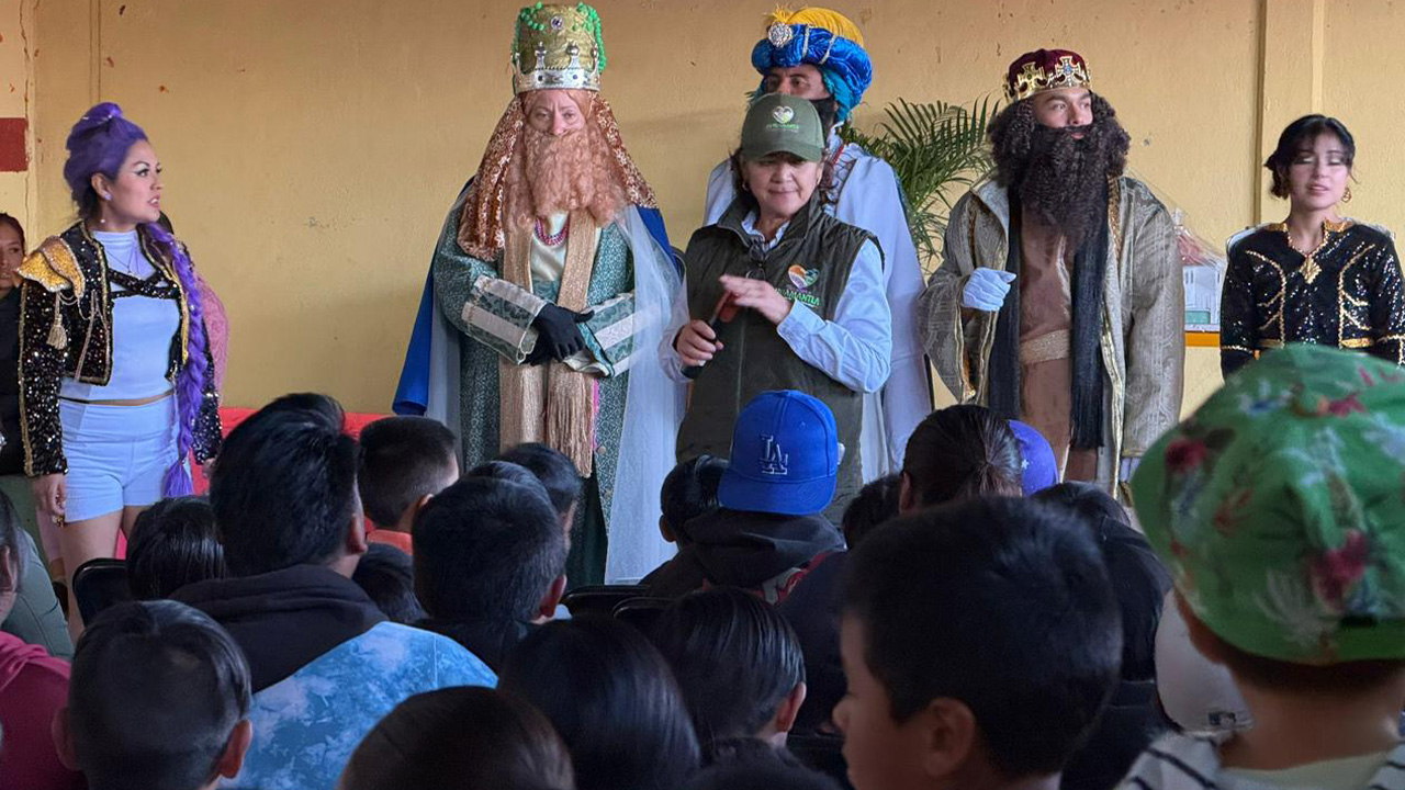 Viven niñas y niños de Huamantla la magia de los reyes magos en sus comunidades