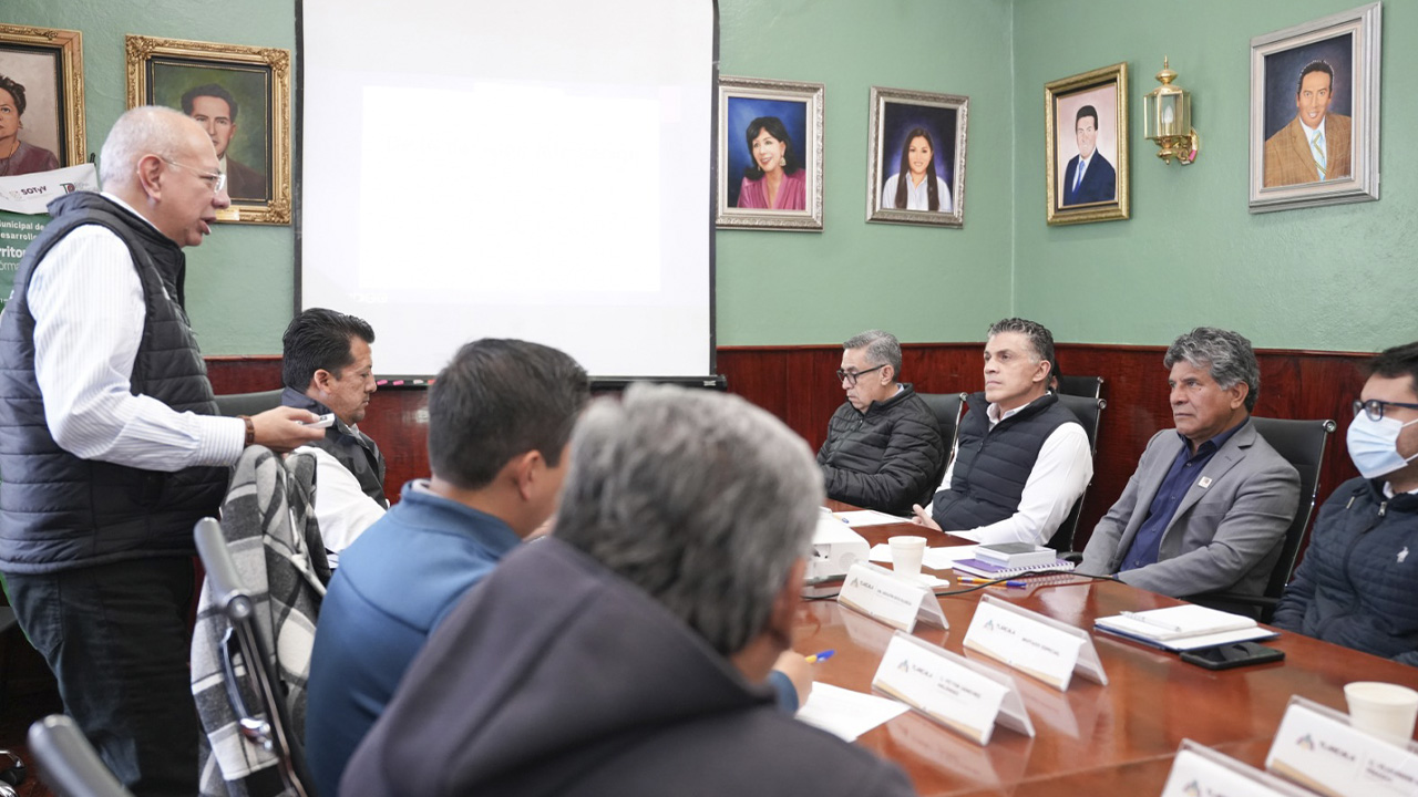 Alcalde Alfonso Sánchez García analiza con el Coltlax el plan de ordenamiento territorial para la capital de Tlaxcala