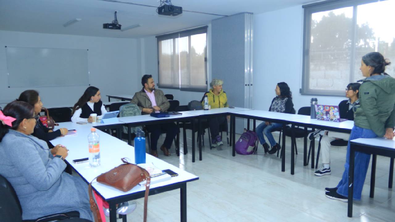 Ofrece el CIE-UATx educación continua con seminarios especializados