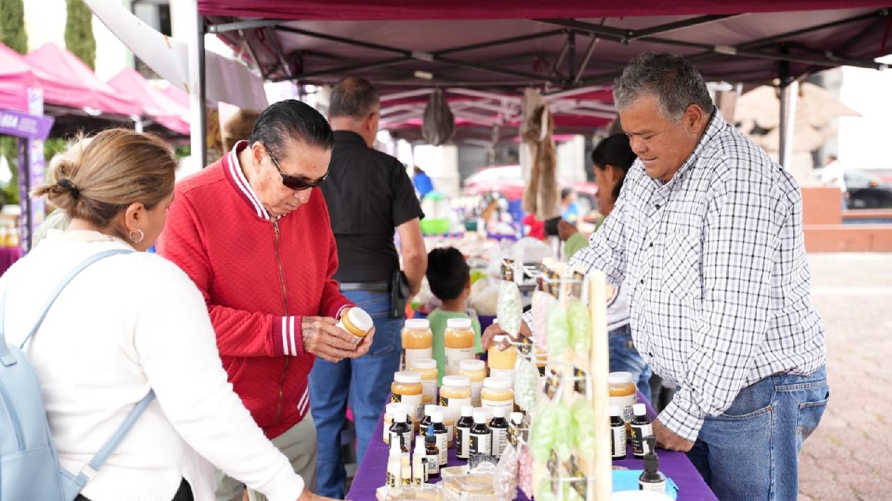 Artesanos Reconocen Impulso del Alcalde Alfonso Sánchez para Fortalecer su Economía a Través del Mercado Social