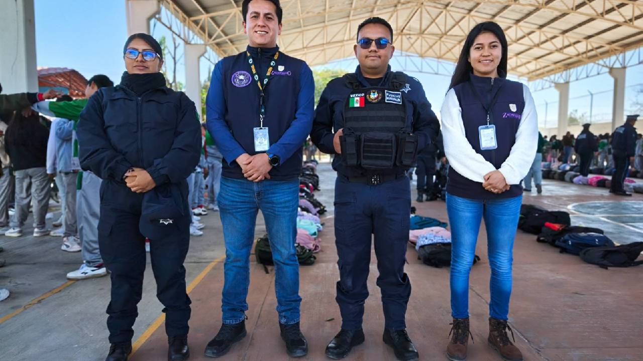 Refuerzan seguridad escolar con demostración de la Unidad Canina en Zacatelco