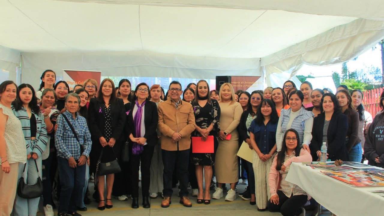 Emprendimiento, reflexión y perspectiva de género  marcan la conmemoración del 8M en la UATx