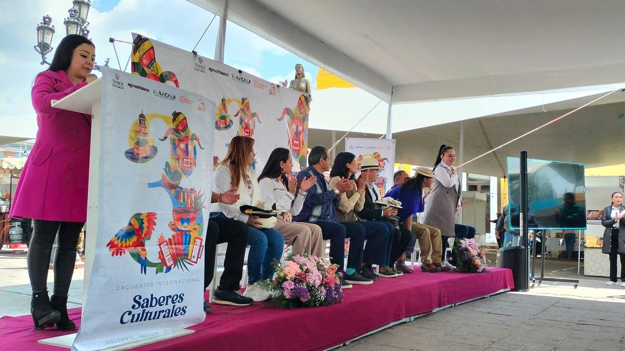 Huamantla recibe estafeta rumbo a 2027 en Encuentro Internacional de Saberes Culturales