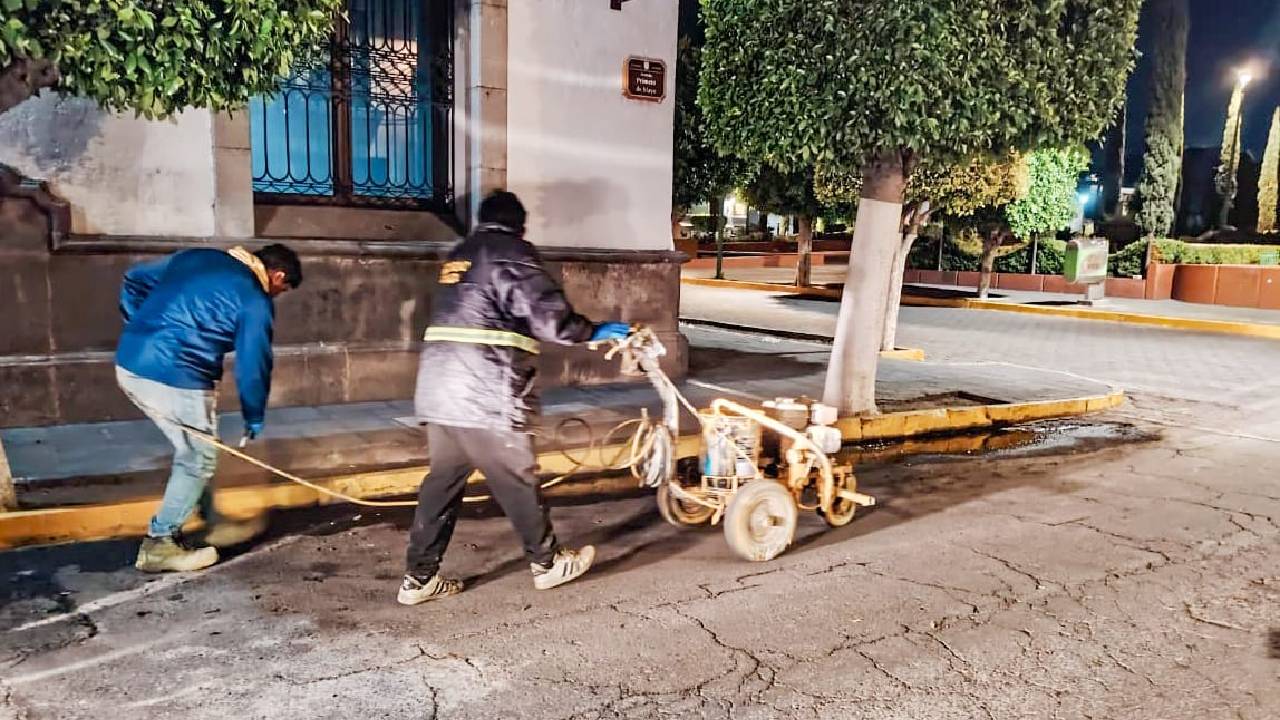 Madrugan Brigadas de “Más Territorio y Menos Escritorio” para Mejorar la Señalización en Calles de la Capital