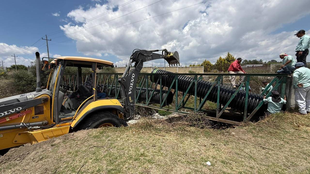 Atienden de manera inmediata daños en red de drenaje tras quema agrícola fuera de control