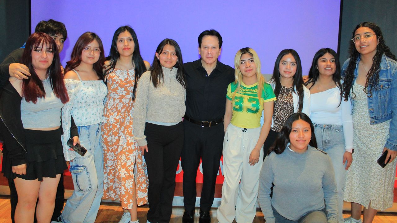 En el 60 aniversario de la FCE-UATx, Daniel Aceves comparte su historia de esfuerzo y éxito en el deporte olímpico