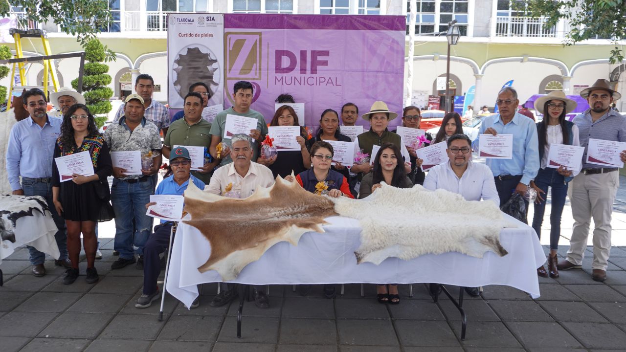 Concluye segundo curso de curtido de pieles en Zacatelco