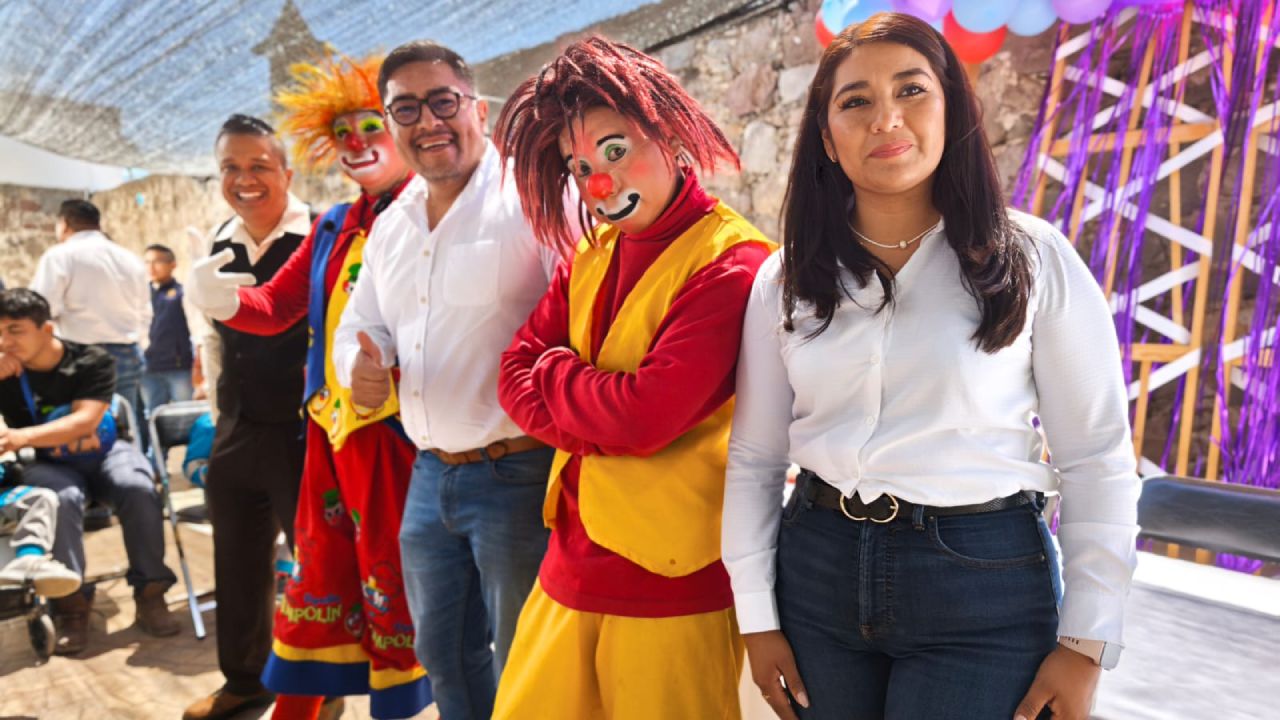 Celebran el Día de la Niña y el Niño con estudiantes del CAM 01 de Zacatelco