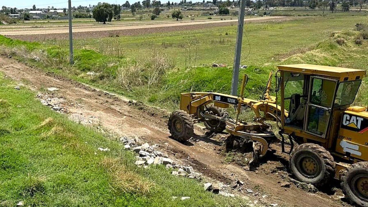 Gobierno municipal de Alfonso Sánchez García recupera la calle reforma en Atlahapa con rastreo y limpieza integral