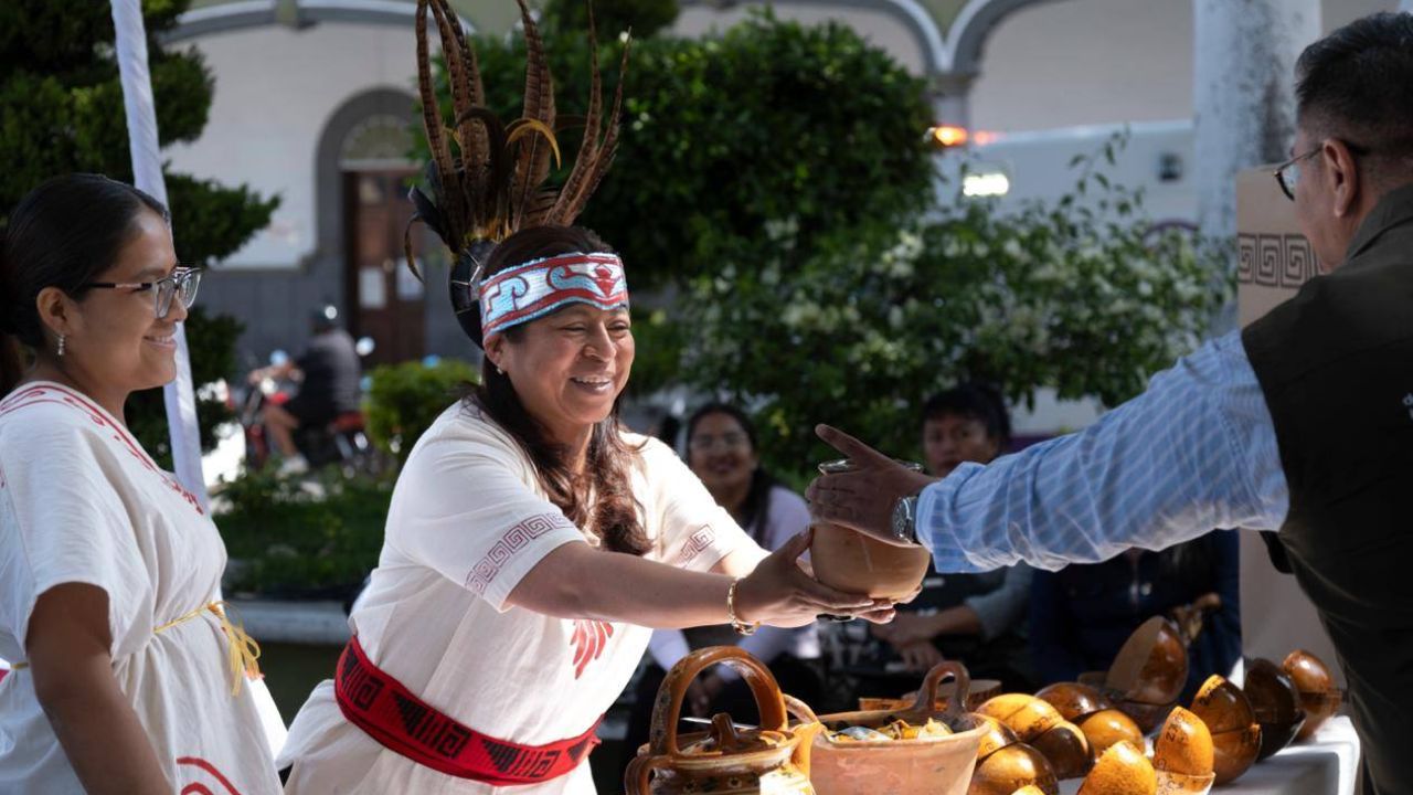 Zacatelco conmemora legado de Xicohténcatl Axayacatzin con izamiento de bandera y festival prehispánico