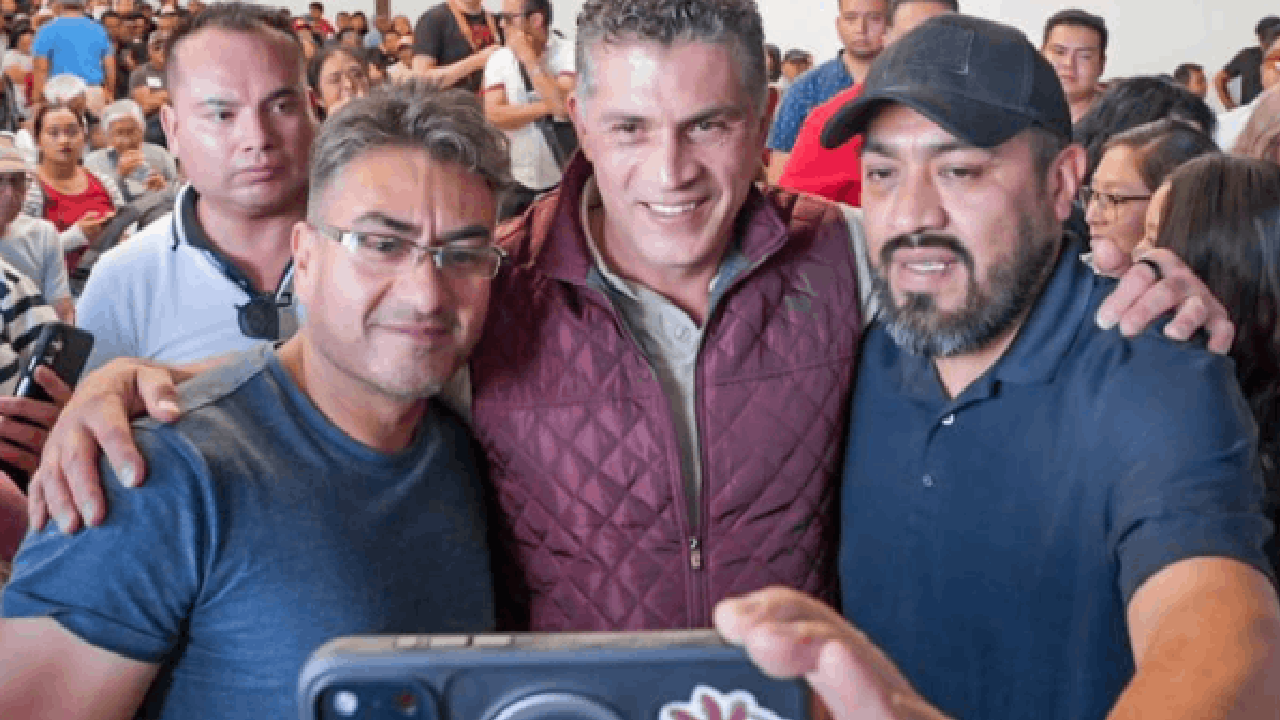 Alfonso Sánchez García comparte el día del padre con familias de Tlaxcala