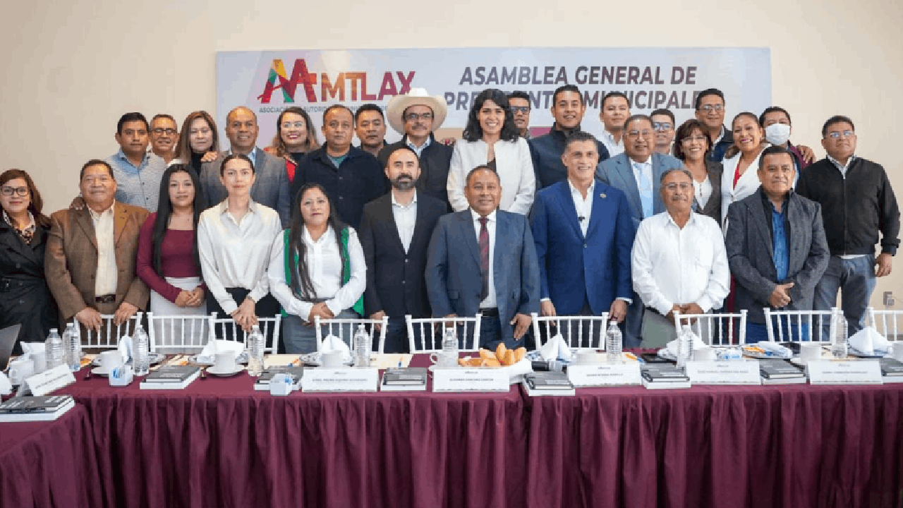 Alfonso Sánchez García agenda municipal con enfoque ambiental y de unida en cuarta sesión de la AAMTLAX
