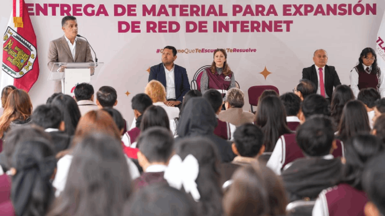 Las fronteras desaparecen cuando ponemos a la comunidad estudiantil en el centro de nuestras decisiones Alfonso Sánchez Garcia