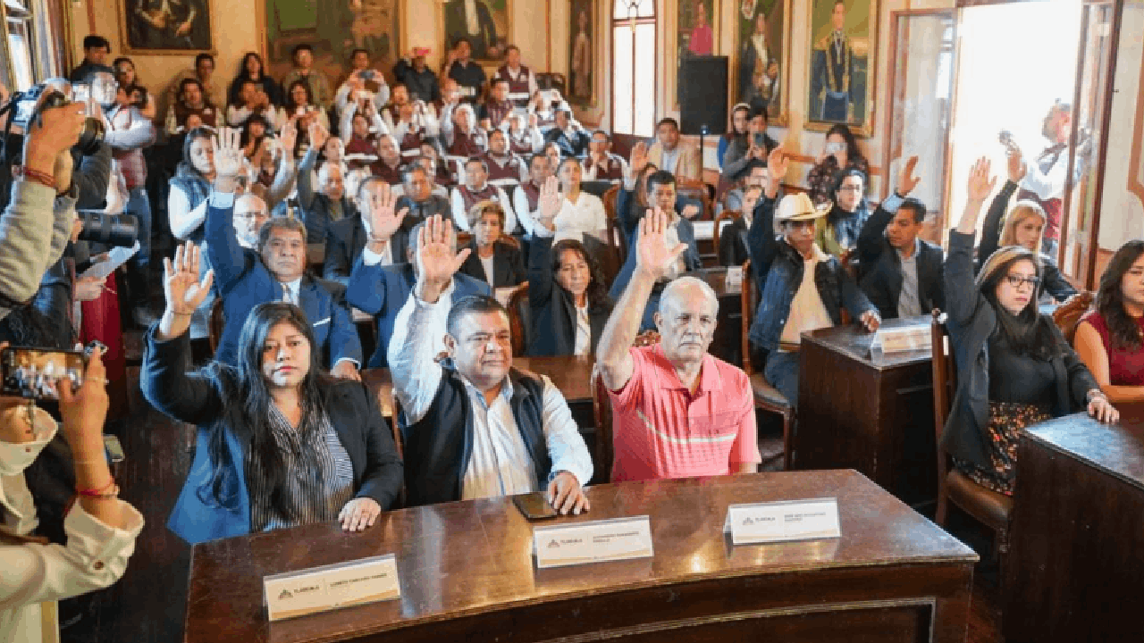Cabildo toma protesta a Carlos López Suárez como presidente municipal de Tlaxcala
