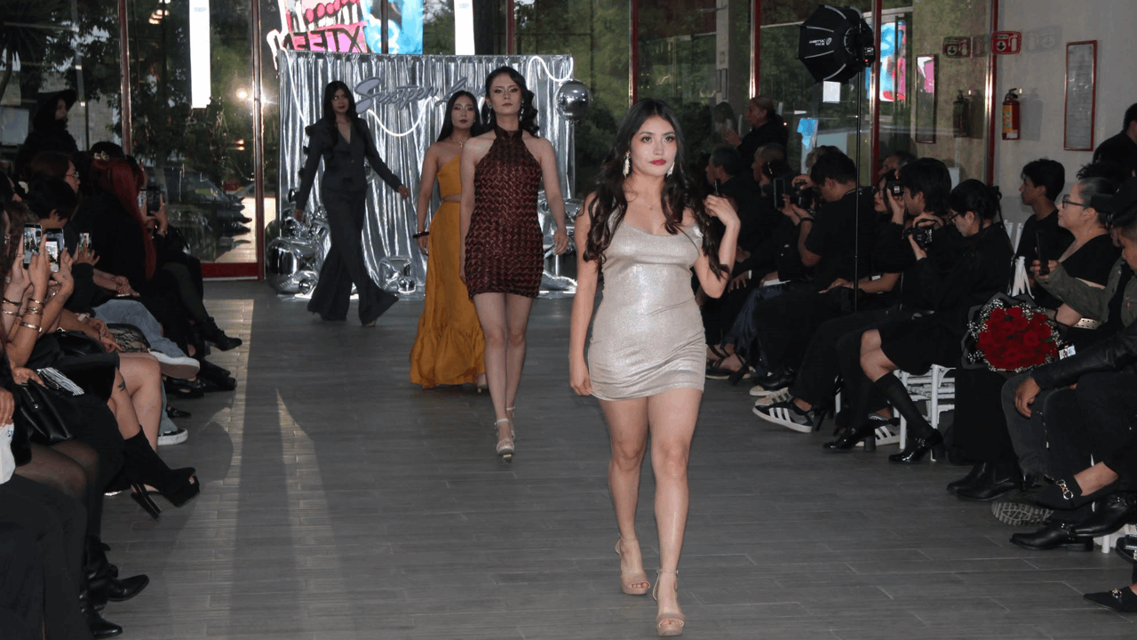 Estudiantes de la FDAyA-UATx proyectan su talento  en las pasarelas “Identidad en movimiento” y “Sixteen layers”