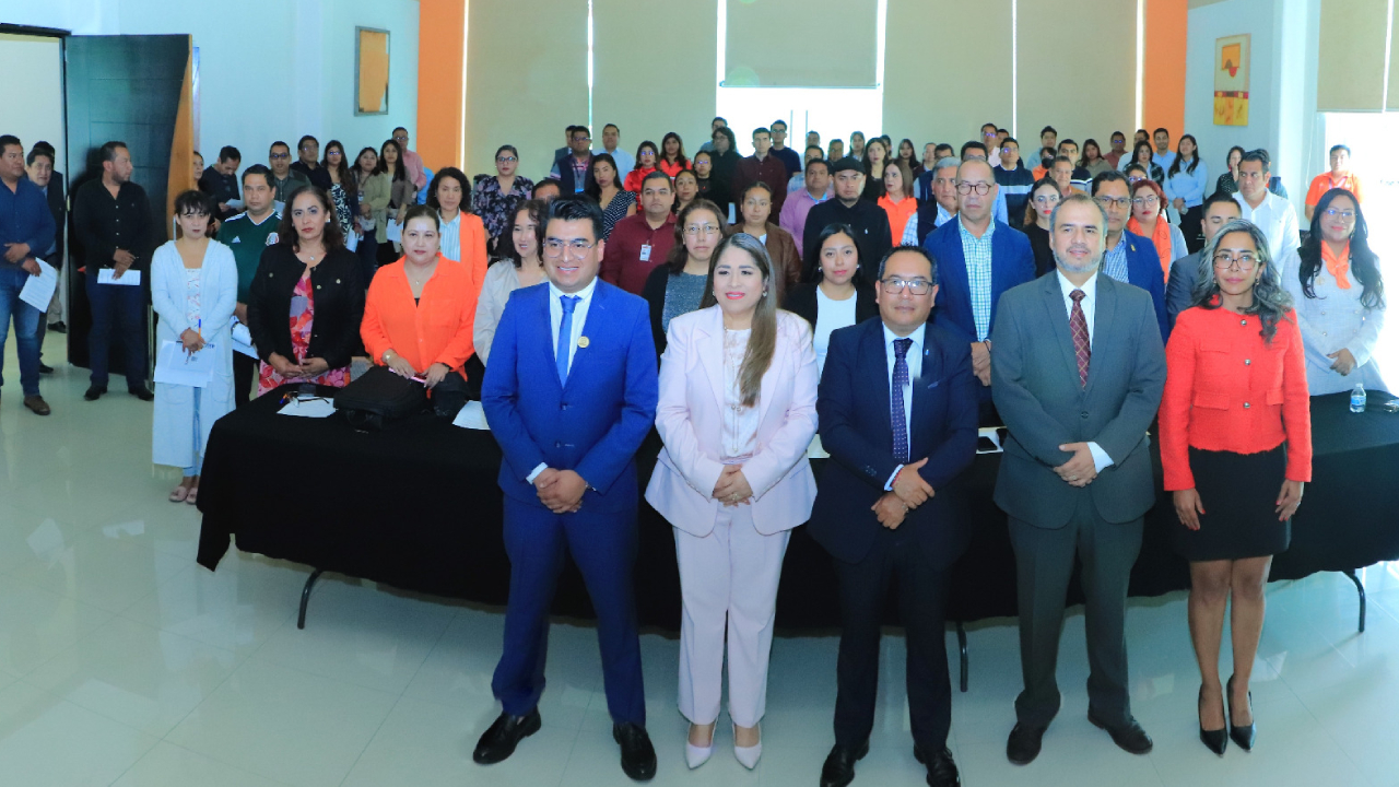Abordan gobierno abierto e integridad pública en foro de la UATx