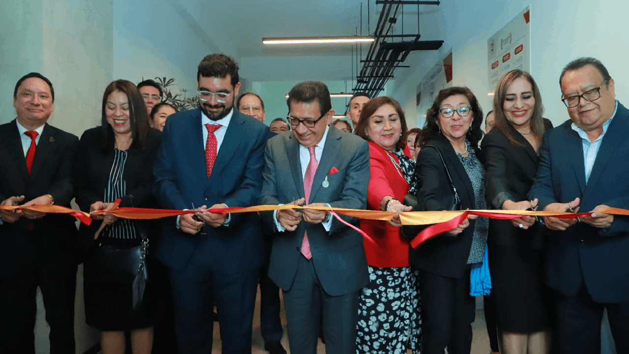 Rector pone en marcha funcionamiento de la torre universitaria