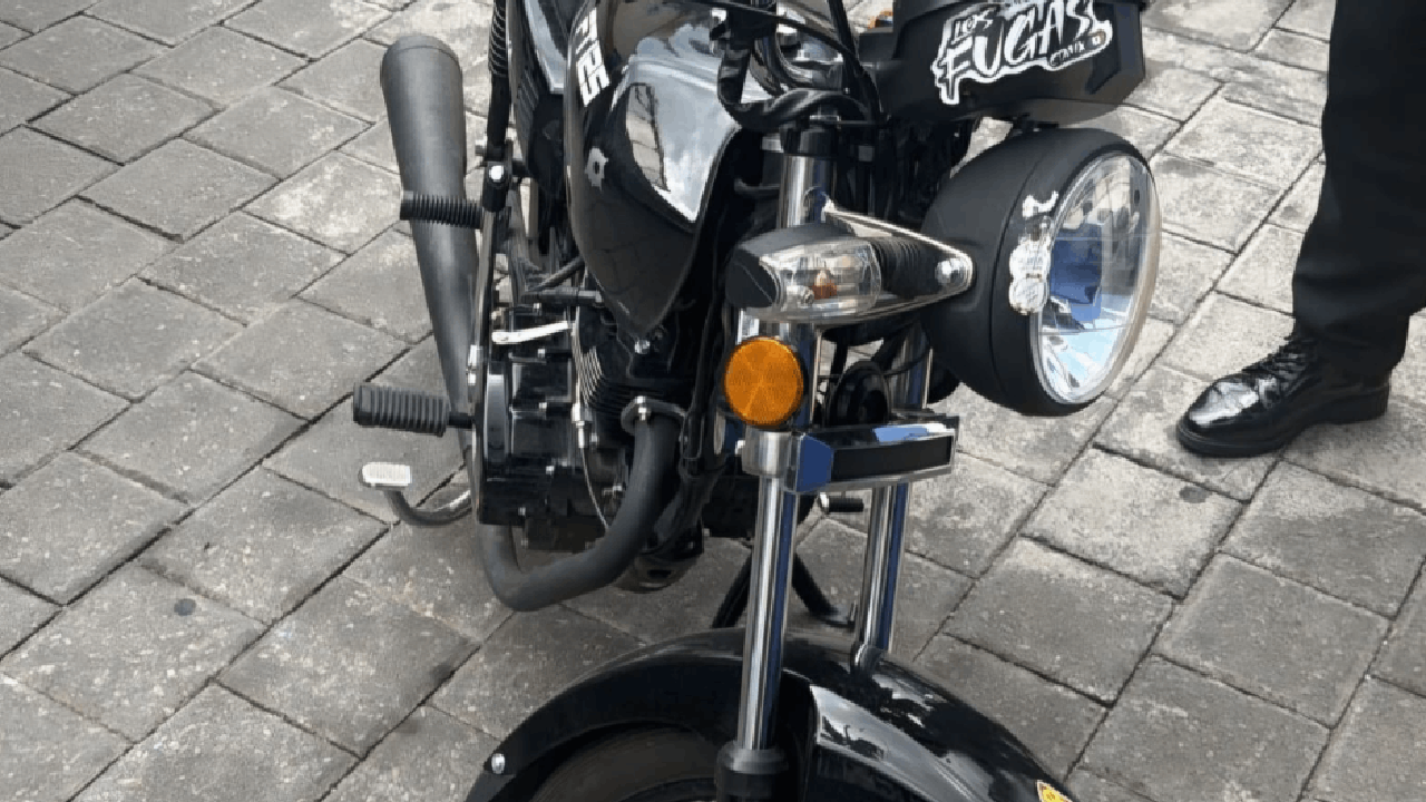 Policía municipal de Tlaxcala despliega operativo ante robo a comercio y asegura posible vehículo implicado
