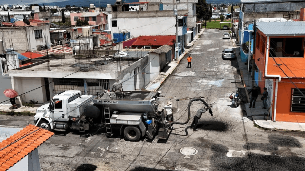 Atiende ayuntamiento de Tlaxcala vialidades con bacheo en Ocotlán