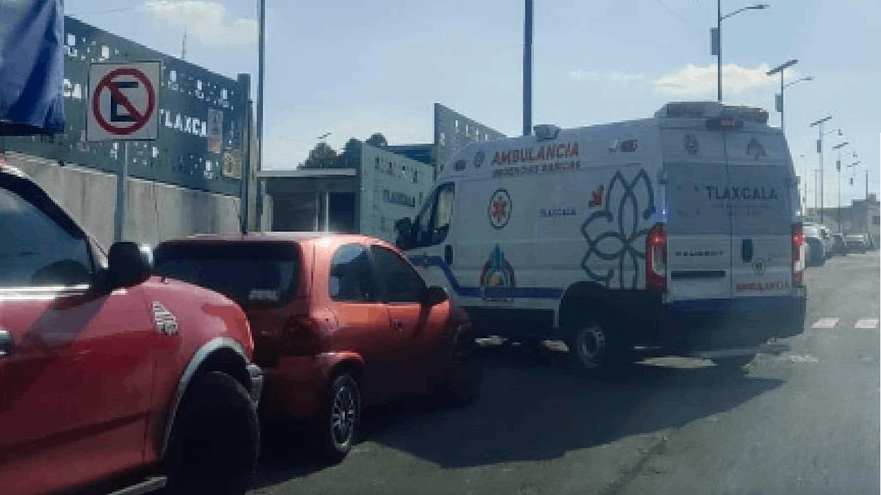 Policía municipal de Tlaxcala brinda atención a reporte de emergencia y da apoyo para traslado de hombre que convulsionaba
