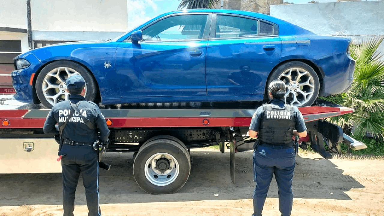 Asegura policía municipal de Tlaxcala vehículo con reporte de robo internacional en San Lucas Cuauhtelulpan