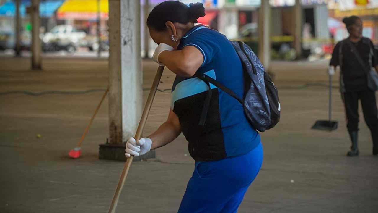 Gobierno de Zacatelco fortalece acciones para dignificar el Mercado Municipal con jornada de limpieza