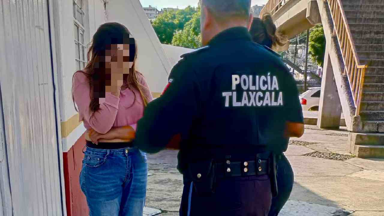 Policía Municipal de Tlaxcala brinda atención a una mujer y previene posible situación de riesgo en puente de la capital