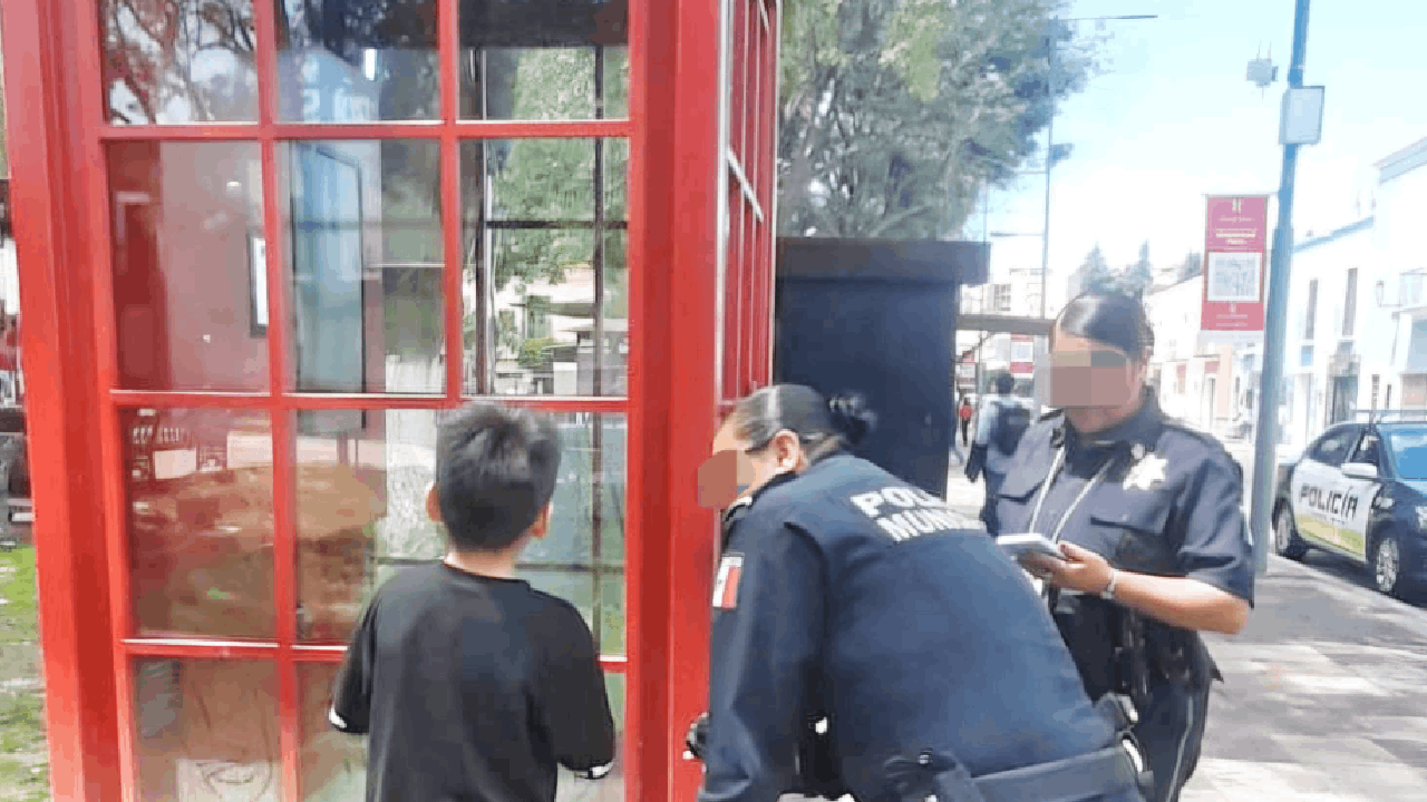 Actúan de inmediato elementos de seguridad municipal para auxiliar a menor extraviado en la capital