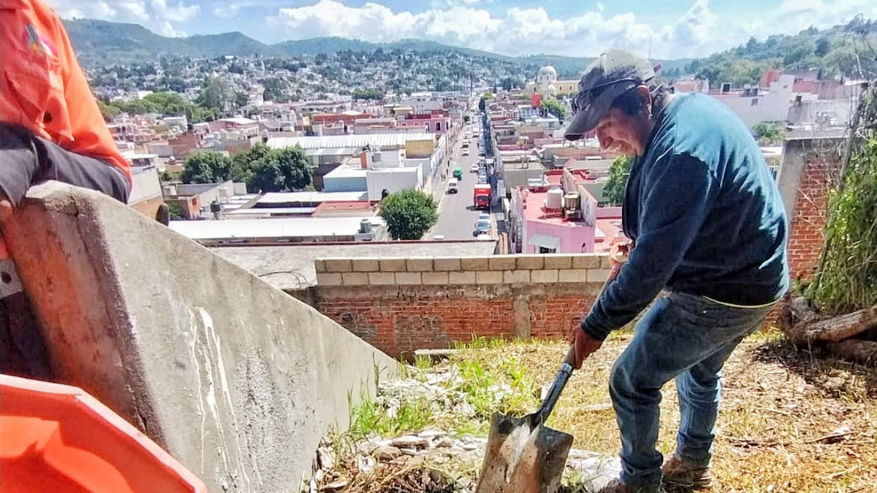 Ayuntamiento de Tlaxcala trabaja en la recuperación de las escalinatas de la prolongación 20 de Noviembre