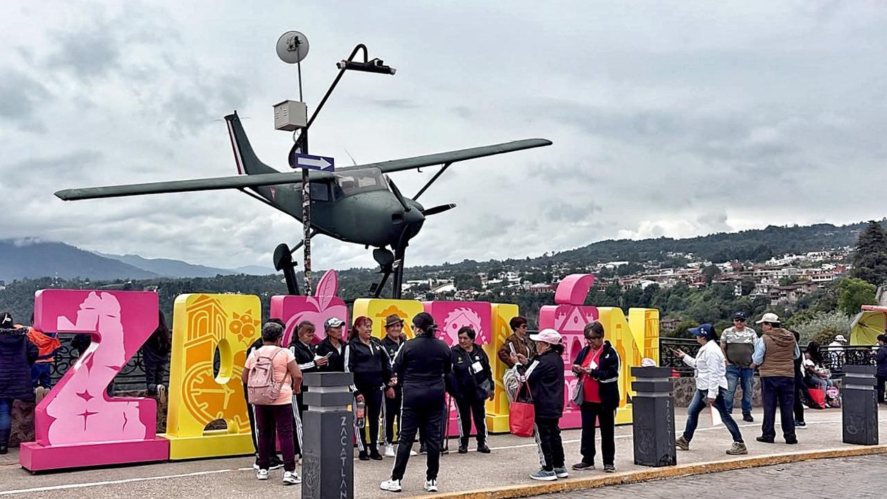 Ayuntamiento de Tlaxcala celebra a personas adultas mayores con recorrido turístico por Zacatlán