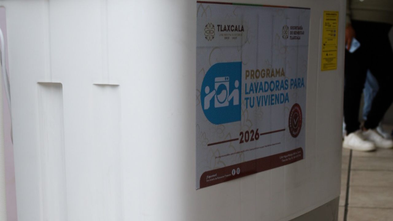 Gobierno de Zacatelco entrega 39 lavadoras gratuitas a familias del municipio
