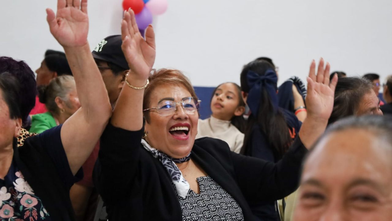 Cientos de corazones reunidos en Zacatelco para celebrar a sus abuelitas y abuelitos