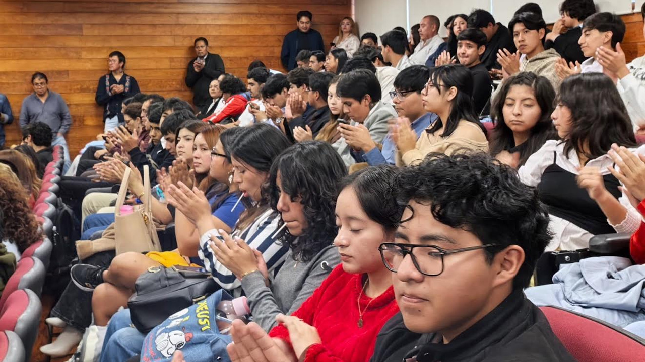 Presentan en Cipol-UATx libro sobre transición de agencias municipales a presidencias de comunidad