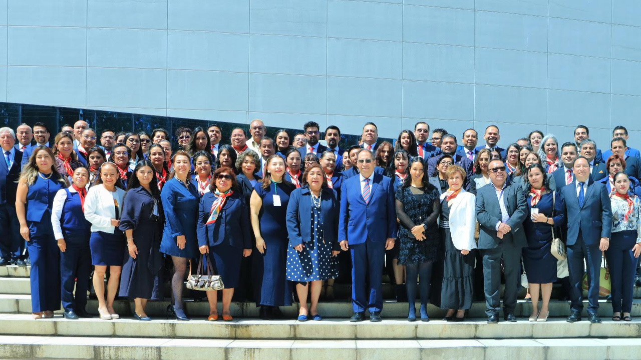 Odontología se posiciona como espacio de formación integral, conjugando ciencia, técnica y humanismo: Rector de la UATx
