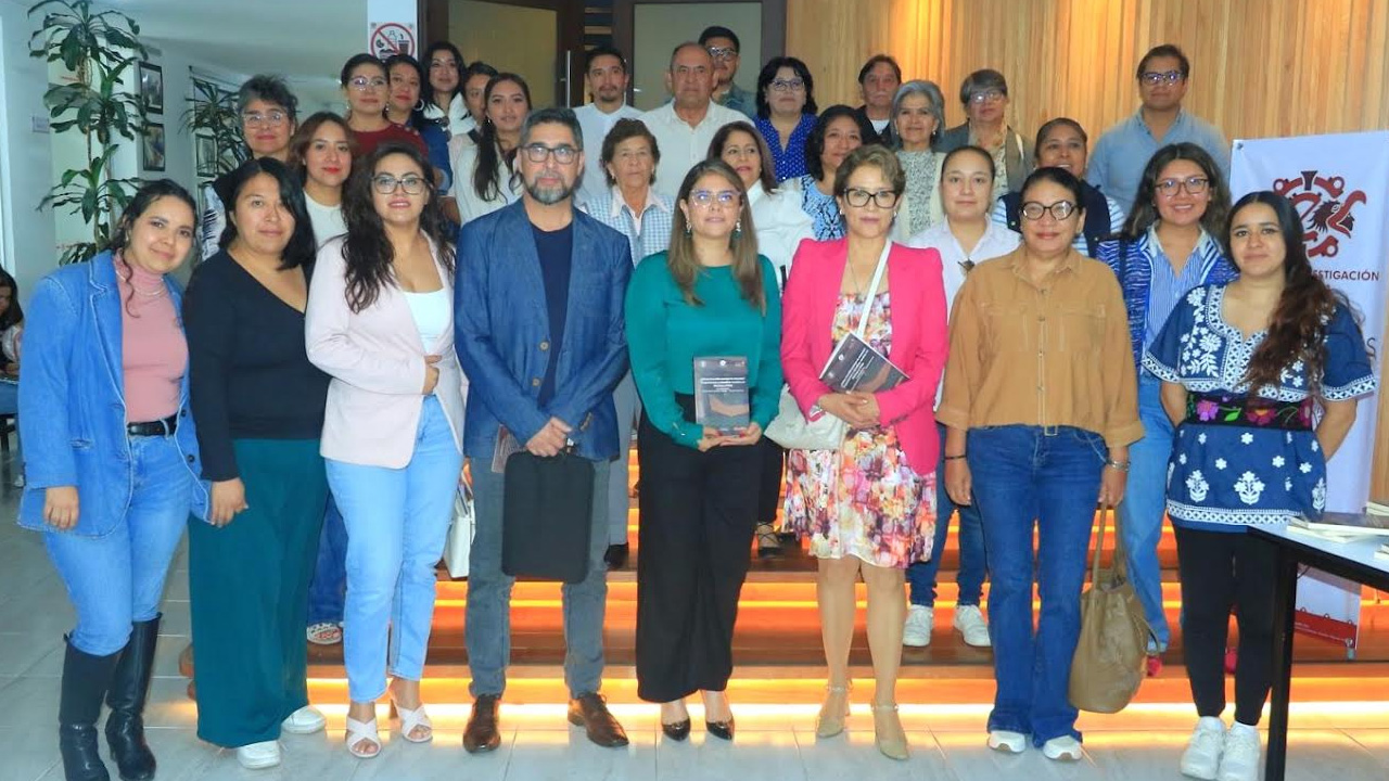 CIE-UATx presenta el libro ¿Cómo transformamos la escuela?