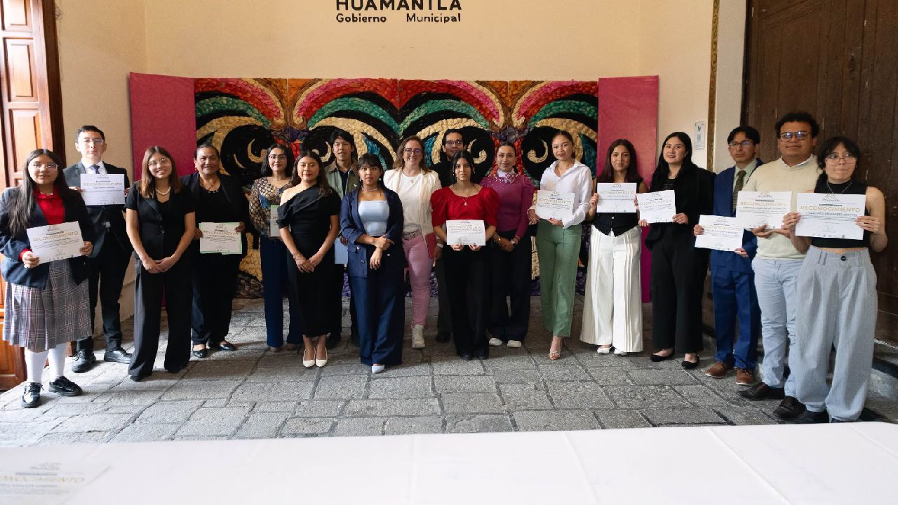 Reconocen el Talento Juvenil en el Concurso “Huamantla en la Palabra”